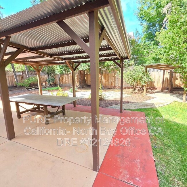 Building Photo - 523 Maria Dr