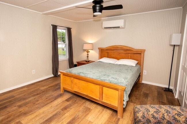 Building Photo - 116 Church St