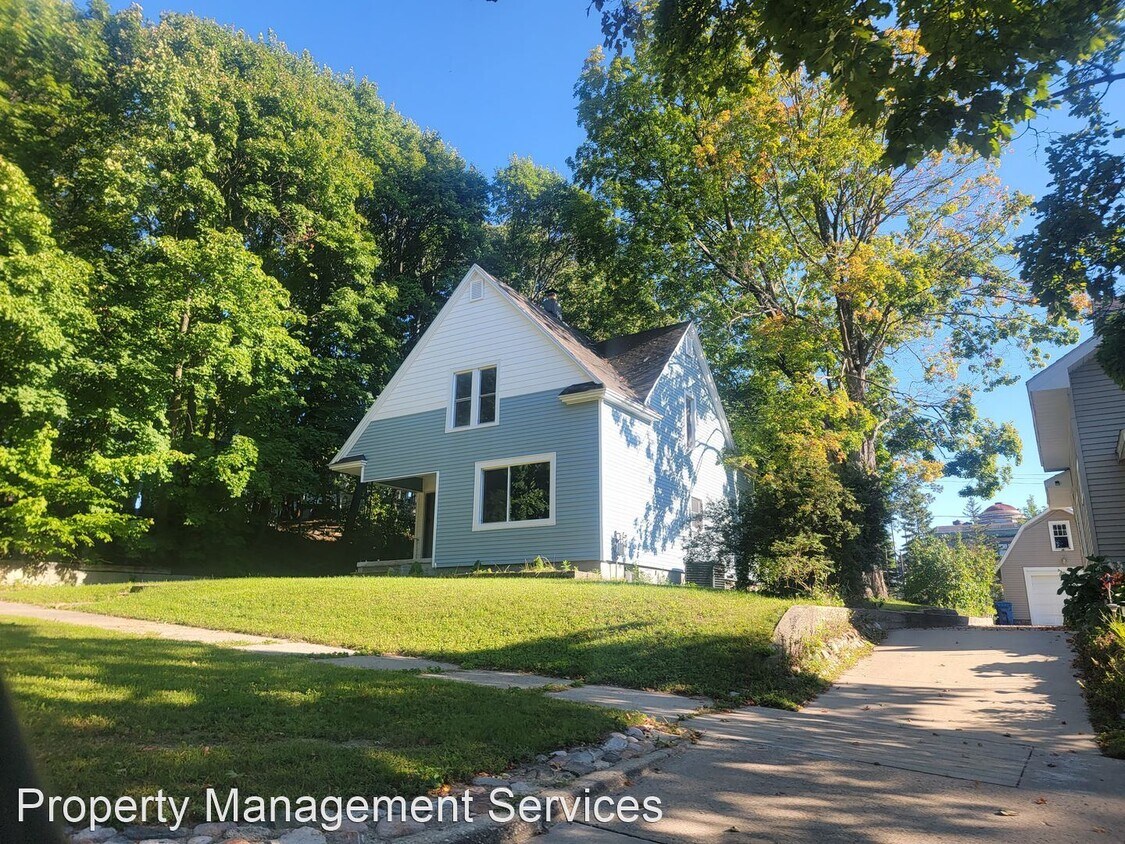 510 Lincoln St, Cadillac, MI 49601 House Rental in Cadillac, MI