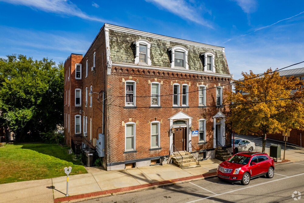 Primary Photo - 13 N Maple Ave