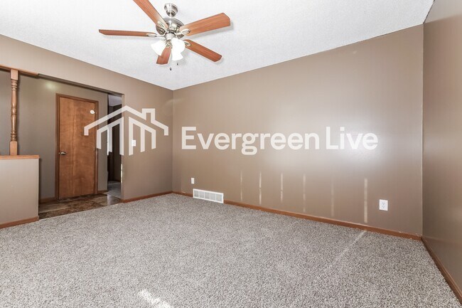 Foto del edificio - 11622 Palmer Ave