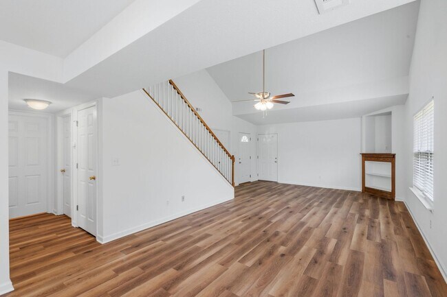Building Photo - 1713-1715-1715 Louise Cir