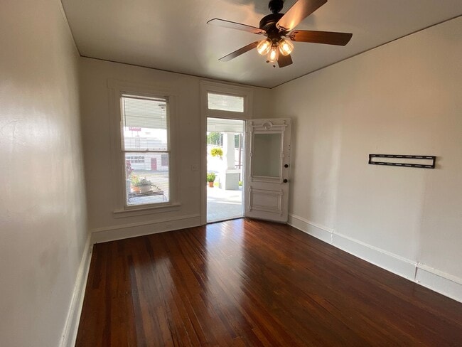 Building Photo - 914 1st Ave