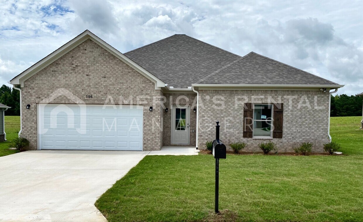 Foto principal - Home for Rent in Clanton, AL! GET 1 MONTH ...