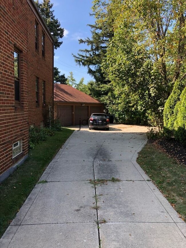 Foto del edificio - 17724 Hilliard Rd