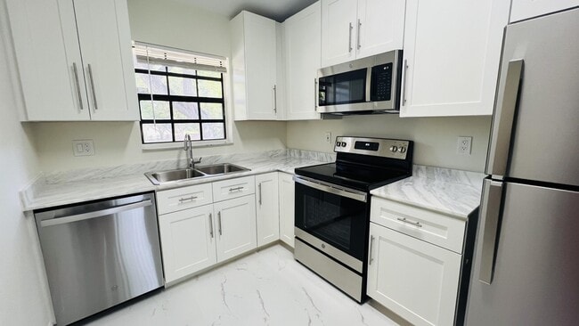Building Photo - 2950 Olivewood Terrace