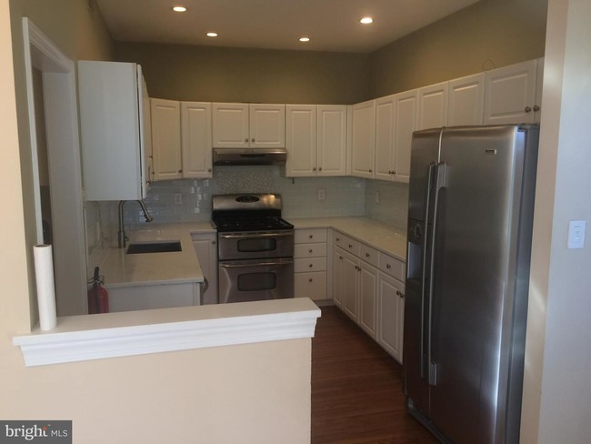 Building Photo - 1064 Chanticleer