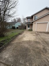 Building Photo - 584 22nd Ave SW