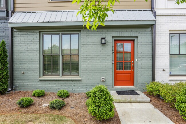 Building Photo - GRANT PARK, BELT LINE!! LUXURY FINISHES!! ...