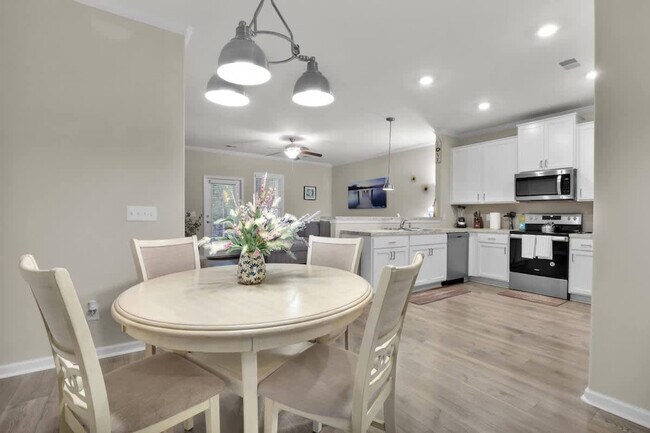 Foto del edificio - 230 Sonoma Dr