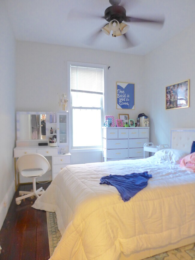 Foto del edificio - 28 Dell Ave