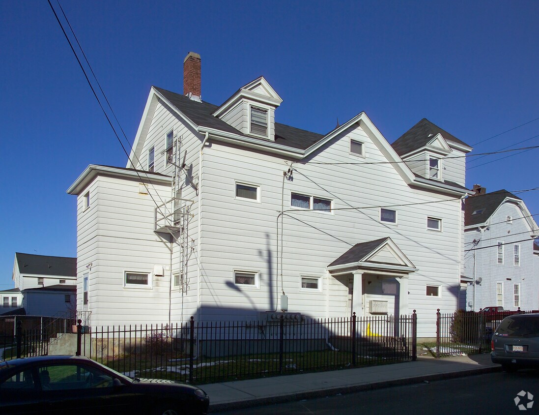 Primary Photo - 889 Pine St