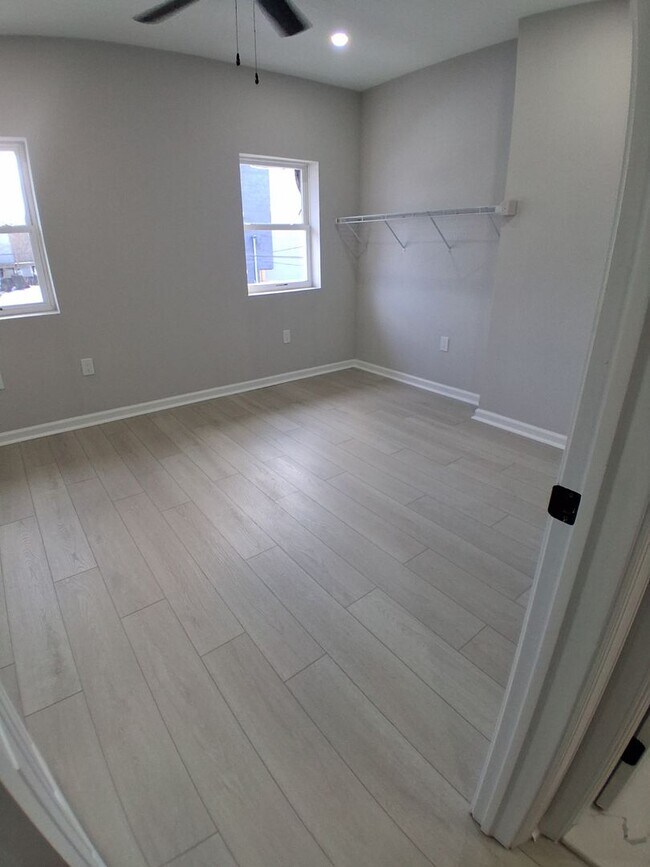 Foto del edificio - Beautiful Newly Renovated ___ Bedroom Home Now Available in ______