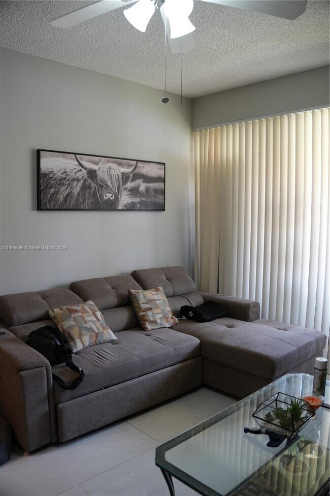 Foto del edificio - 18332 NW 68th Ave