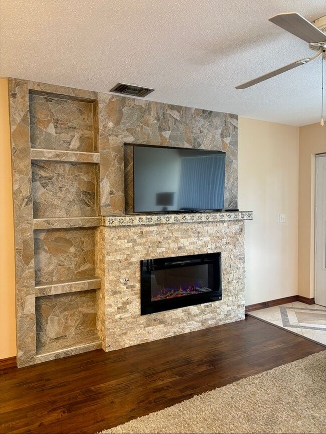 Foto del edificio - Beautifully Updated Condo in a Gated Activ...