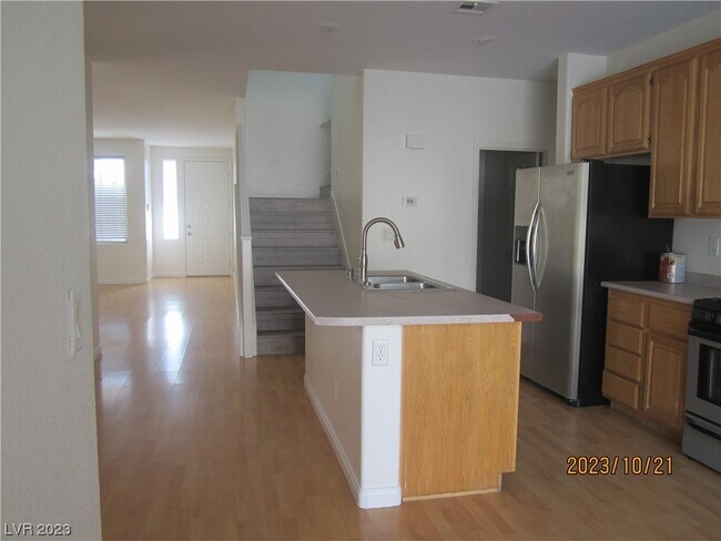 Building Photo - 8328 Crown Peak Ave