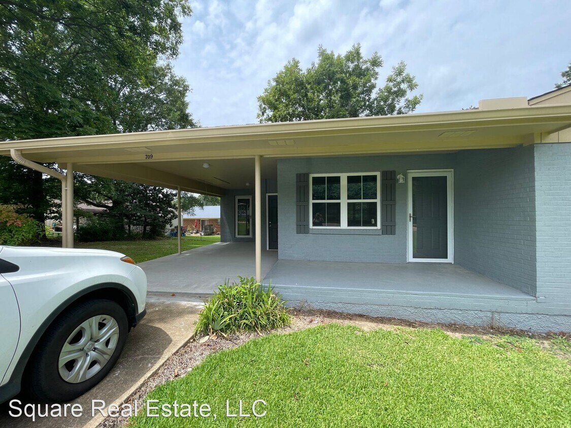 Primary Photo - 3 br, 2 bath House - 709 Martin Luther Kin...