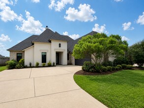 Building Photo - 904 Chisolm Trl