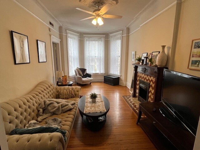 Foto principal - 905 W Newport Ave