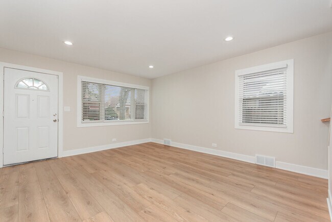 Building Photo - 124 46th Ave