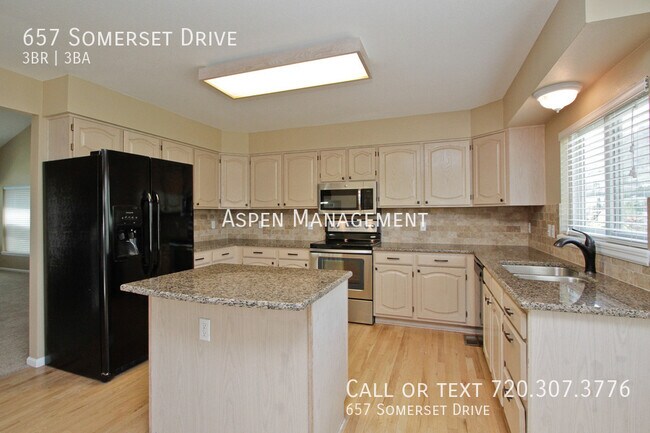 Building Photo - 657 Somerset Dr