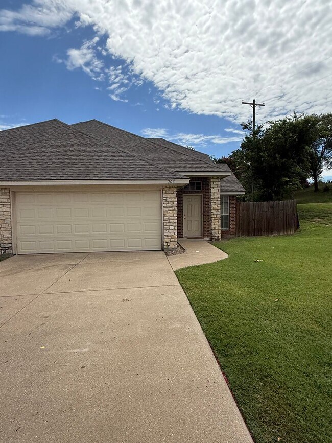 Foto del edificio - 3/2.5/2 2 STORY - Great Location near Main St