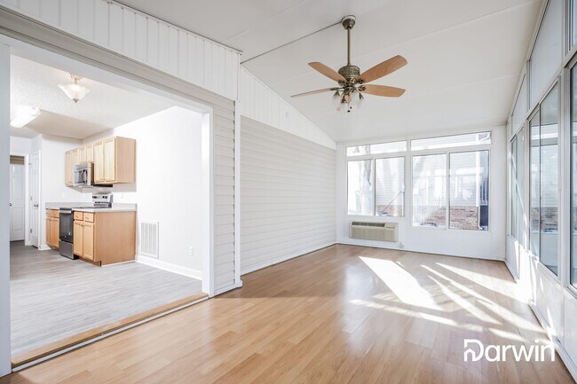 Foto del edificio - 1635 Hawkcrest Ln