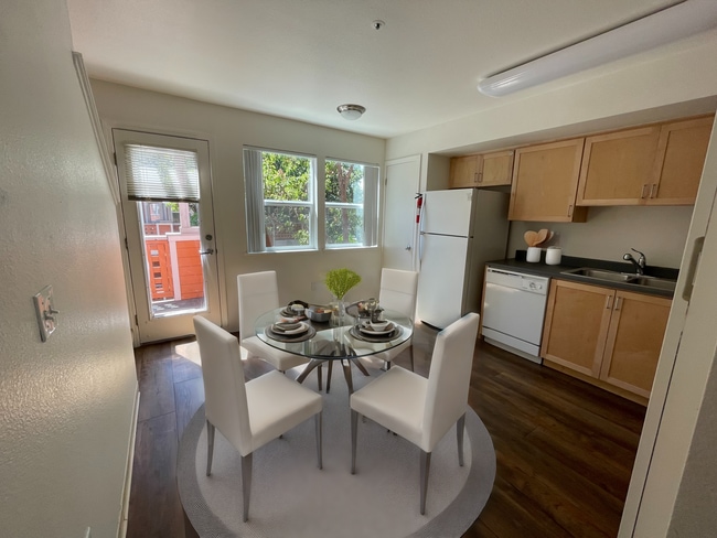 Foto del edificio - Sunset Creek Apartments