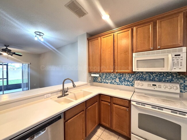 Foto del edificio - 3411 Wilshire Way Rd