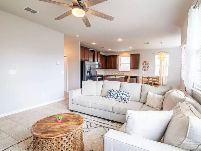 Building Photo - 3 Bedroom Single Family Home in Buda