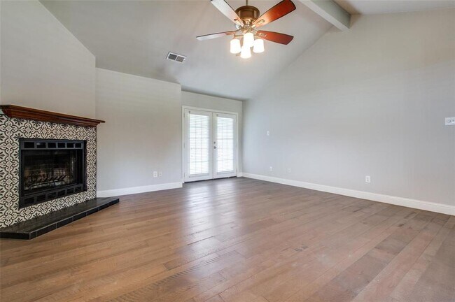 Building Photo - 813 Sandhurst Dr