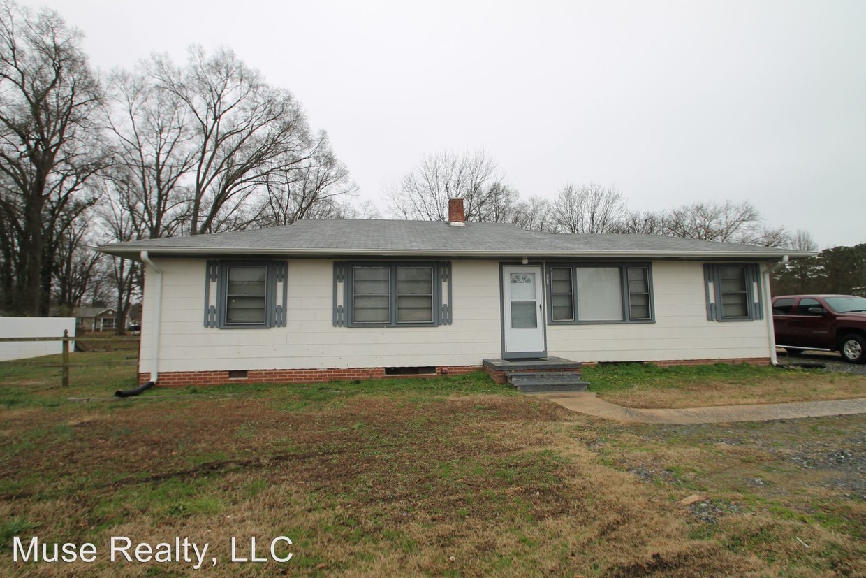 Primary Photo - 3 br, 1 bath House - 2019 Celanese Road