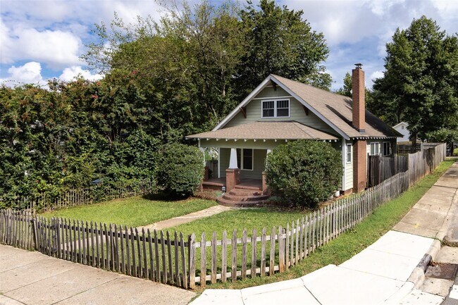 Building Photo - 1225 Kennon St