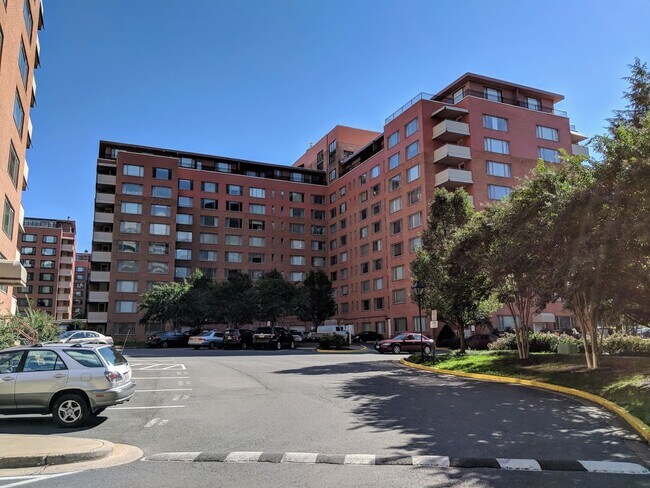 Building Photo - 1111 Arlington Blvd
