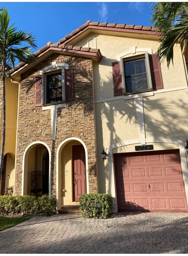 Foto principal - 10281 NW 32nd Ter