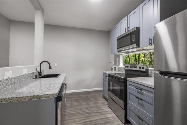 Building Photo - 401 Putnam Dr