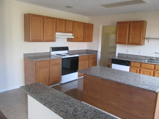 Building Photo - 1367 Lakeside Loop