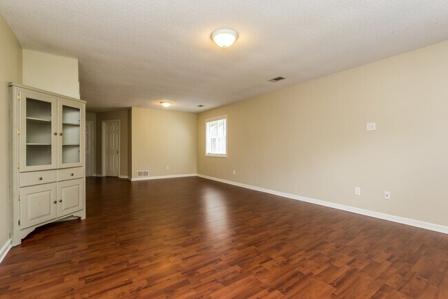 Building Photo - 1018 Hillsborough Chase NW