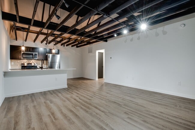 Building Photo - 5103 Live Oak St