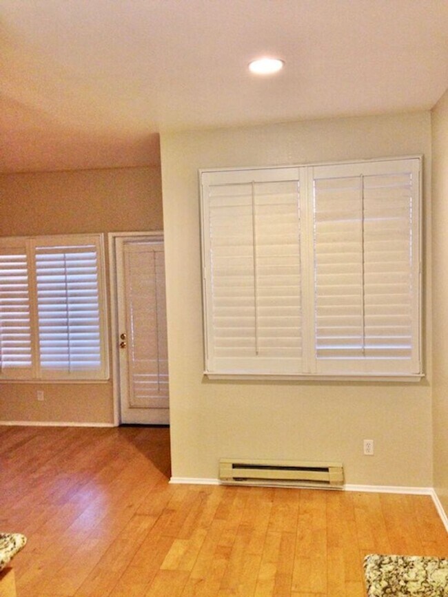 Foto del edificio - Great 1 bed, 1 bath Condo in Richmond's Ma...