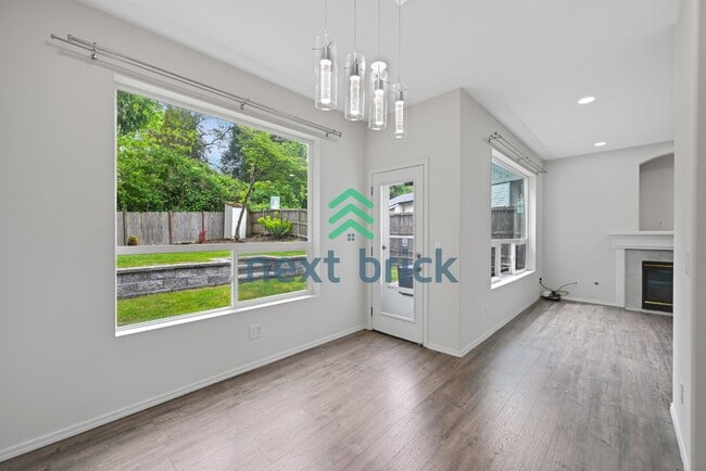 Building Photo - Charming 3-Bed with 2.5 Baths in Mountlake Terrace – Spacious 1561 Sq Ft Retreat!