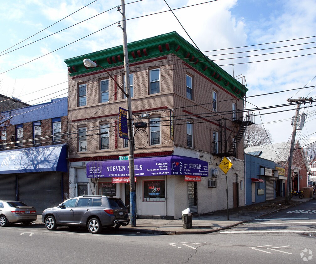 Primary Photo - 490 Bay St