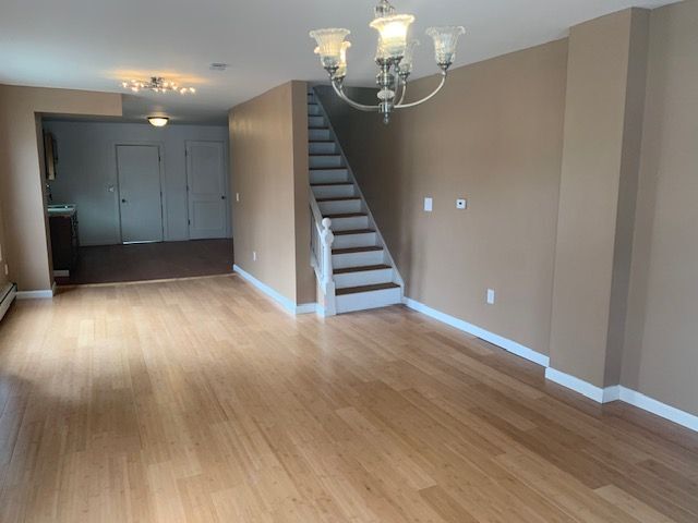 Building Photo - 256 Miller St