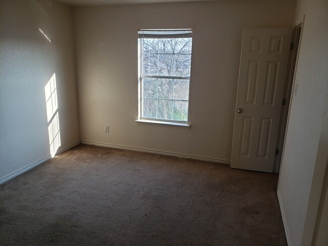 Building Photo - 1305 Cavalry Ln