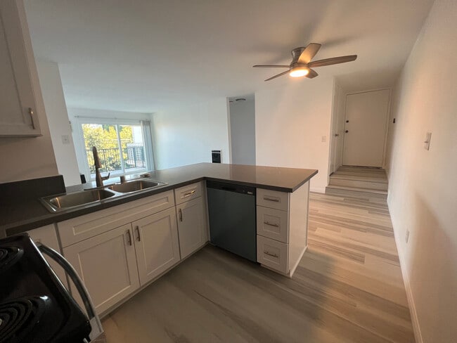 Kitchen/Dining Room - 8780 Shoreham Dr