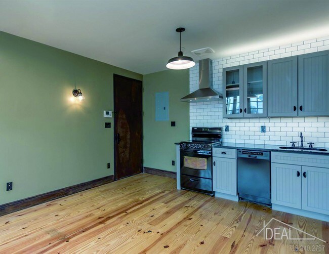 Building Photo - 50 Newel St