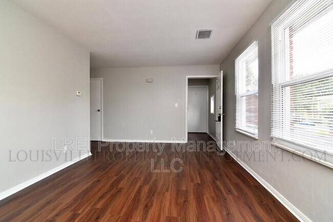 Building Photo - 214 E 13th St