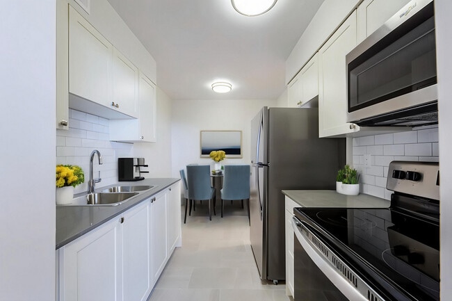Building Photo - Cresswell Court Apartments