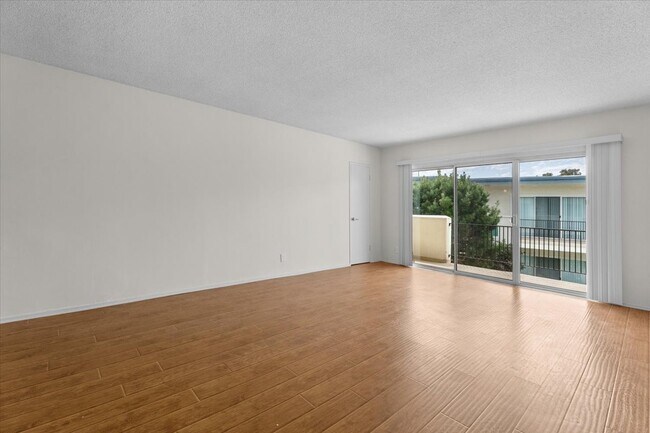 Foto del edificio - 7749-7755 Saint Bernard St