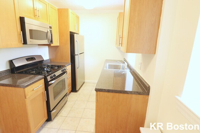 Building Photo - 44 Brattle St